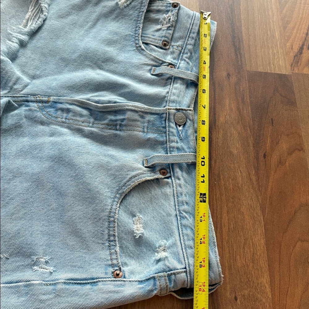 Levi's 501 Woman’s Size W29 Light Blue Distressed Jean Shorts - Picture 14 of 15